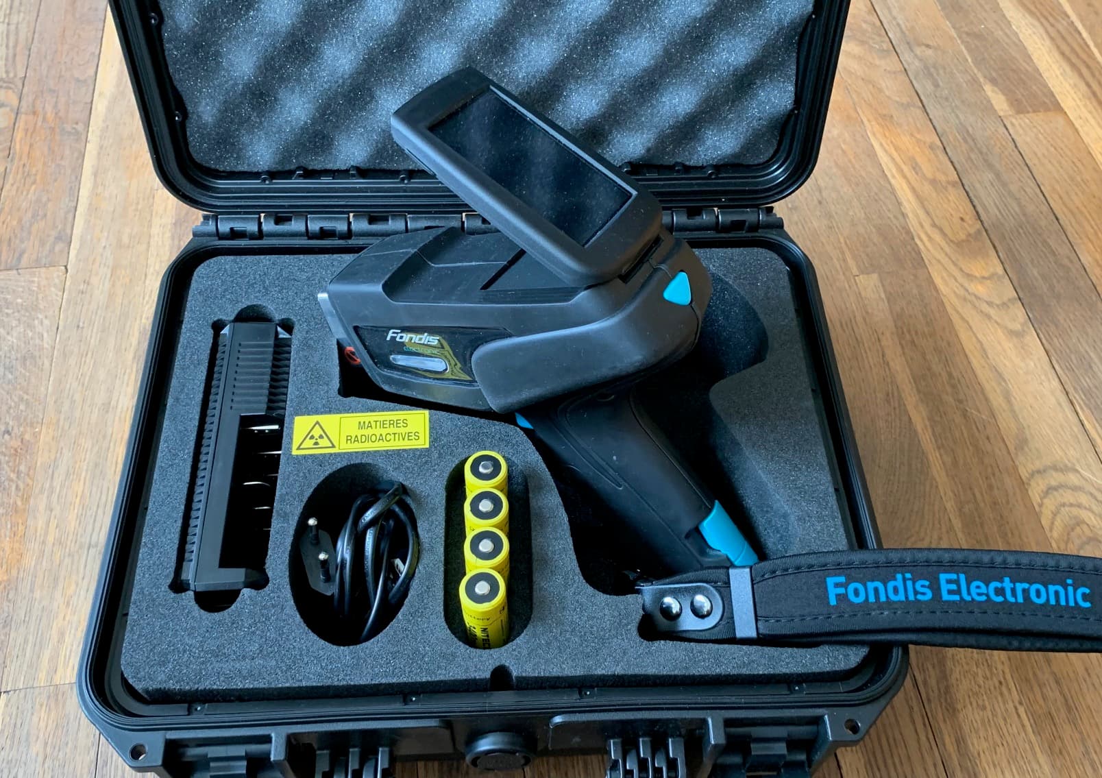 Photo réalisée par Diagactu représentant un analyseur plomb de la marque Fondis